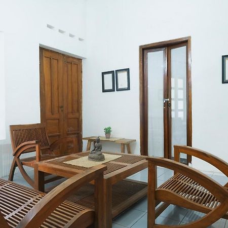Hotel Oyo 287 Rumah Eyang Near Rsud Kota Yogyakarta Exterior foto