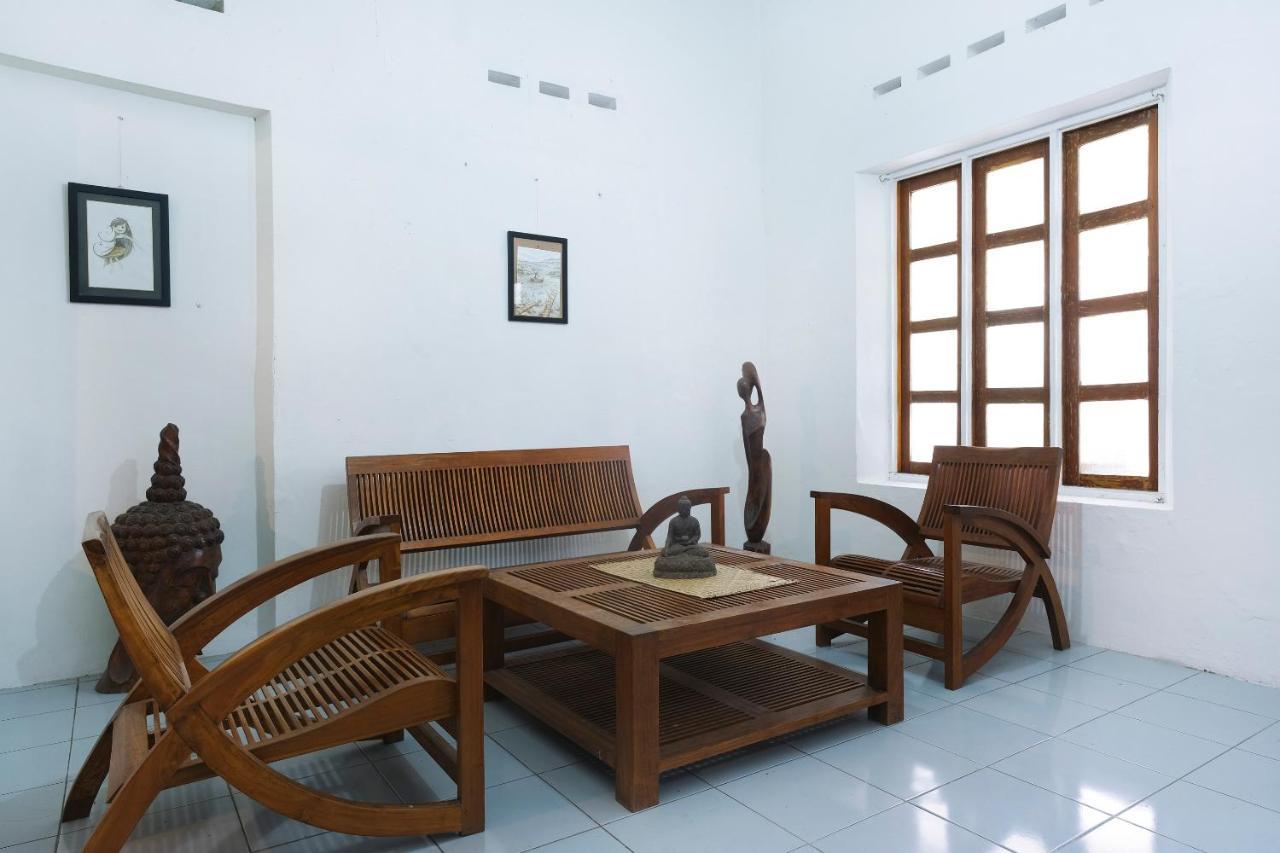 Hotel Oyo 287 Rumah Eyang Near Rsud Kota Yogyakarta Exterior foto