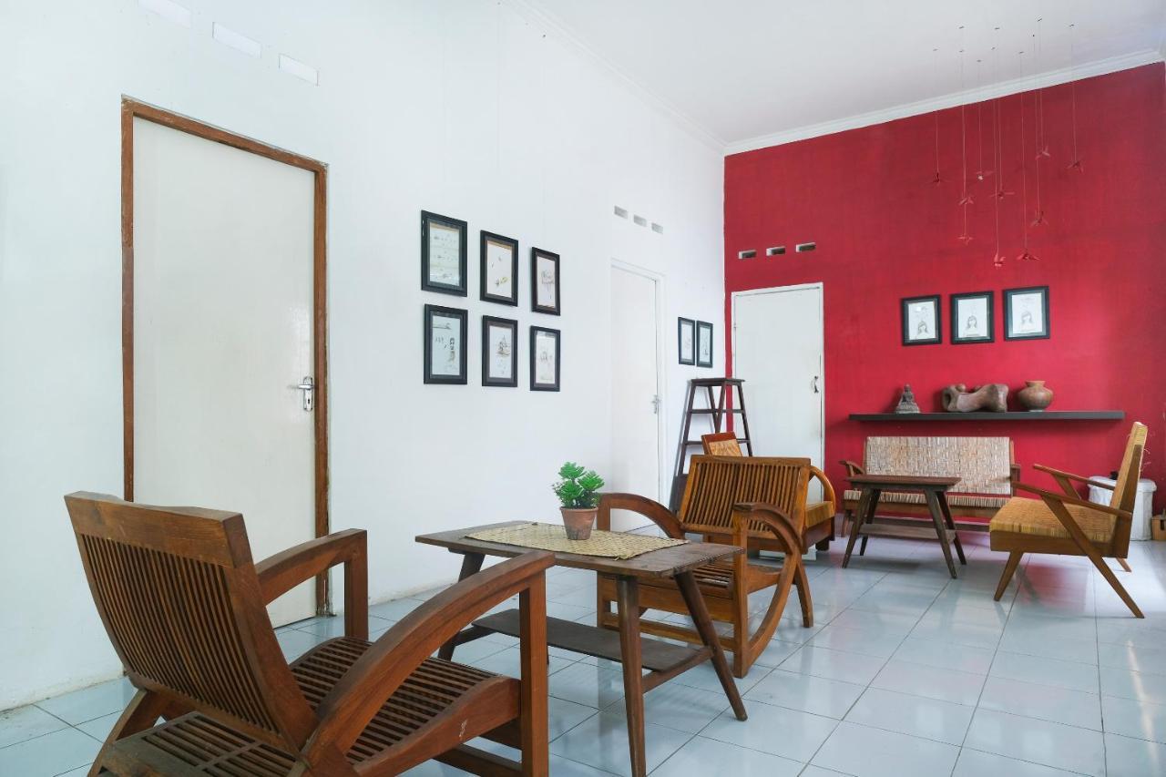 Hotel Oyo 287 Rumah Eyang Near Rsud Kota Yogyakarta Exterior foto